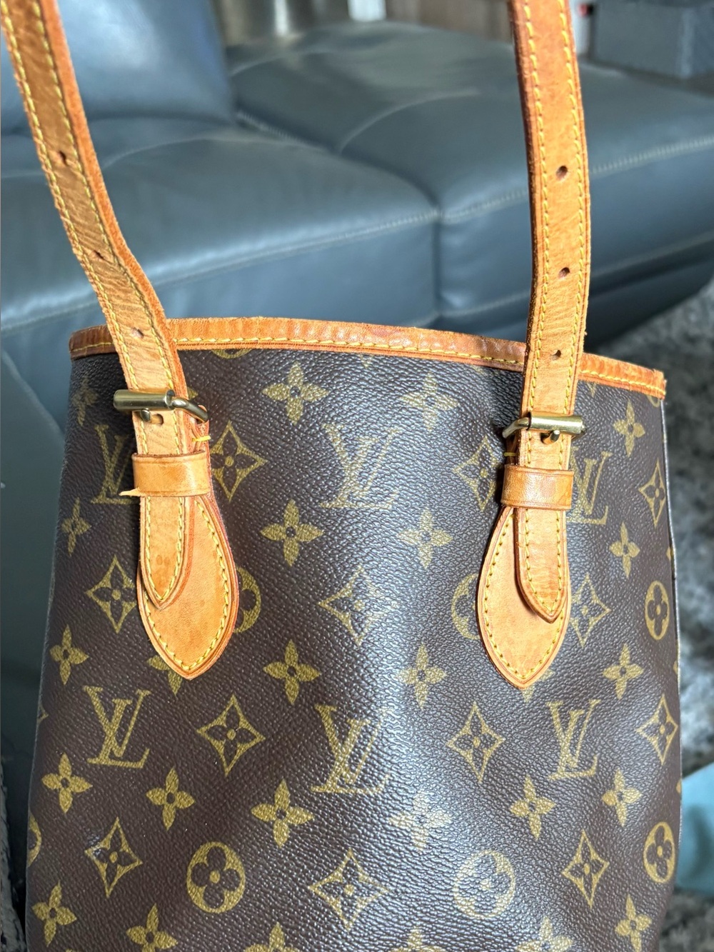 Louis Vitton petite bucket